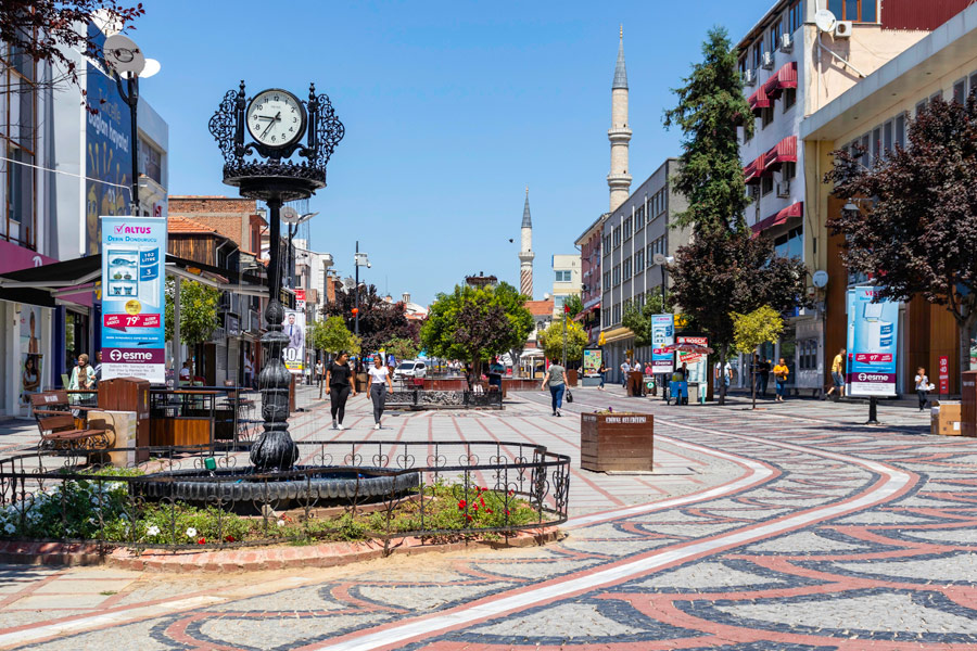 saraclar-street.jpg